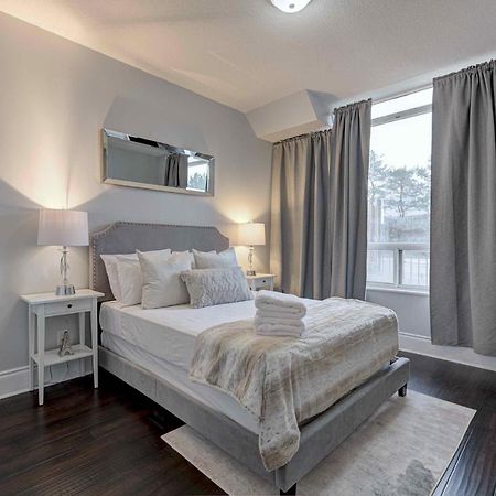 Pelicanstay At Square One Mall Mississauga Exterior photo