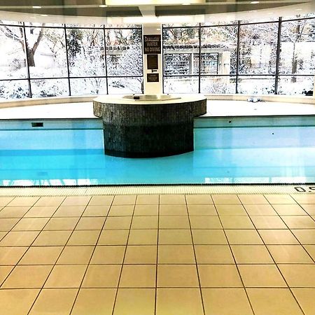 Pelicanstay At Square One Mall Mississauga Exterior photo