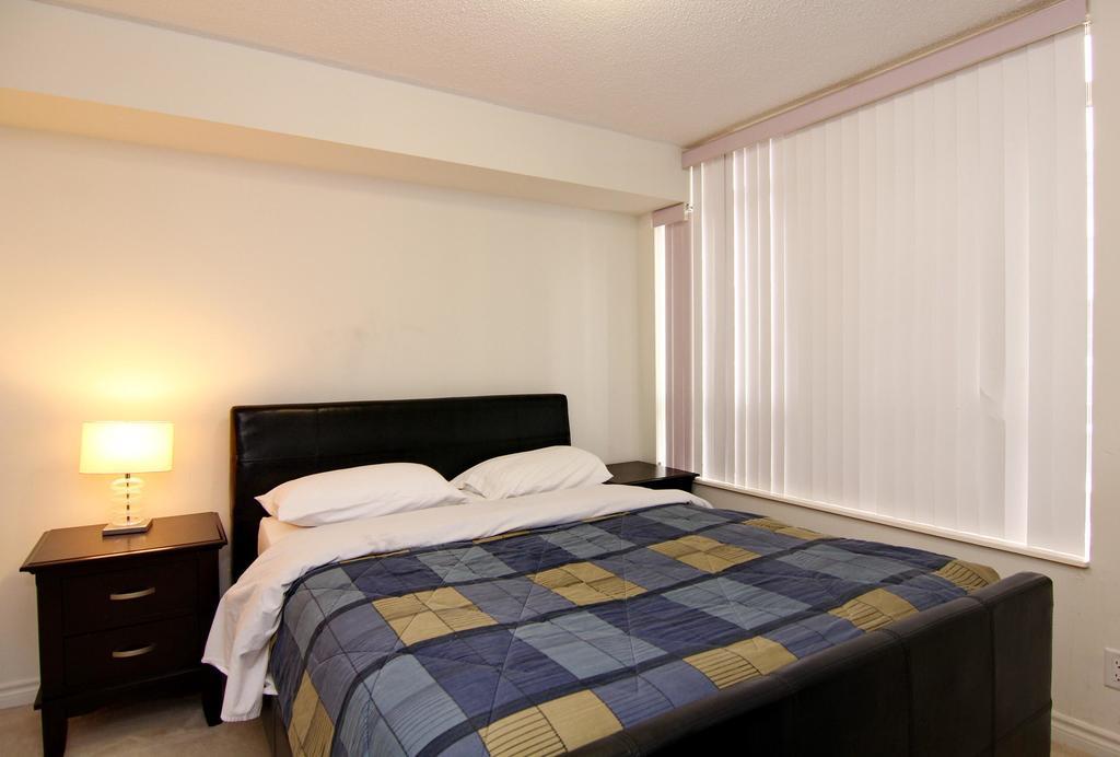 Pelicanstay At Square One Mall Mississauga Exterior photo