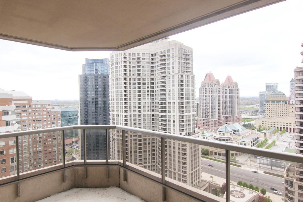 Pelicanstay At Square One Mall Mississauga Exterior photo