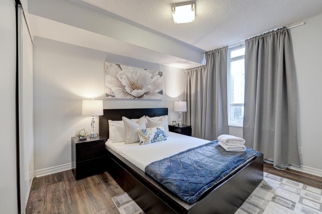 Pelicanstay At Square One Mall Mississauga Exterior photo