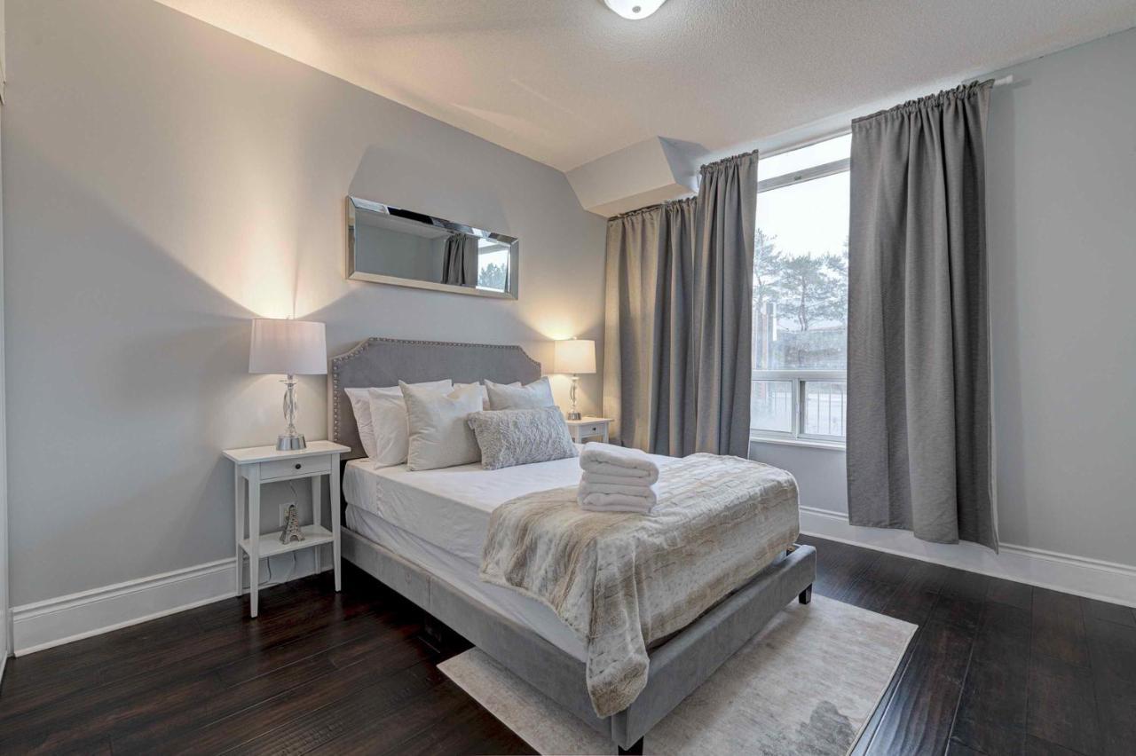 Pelicanstay At Square One Mall Mississauga Exterior photo