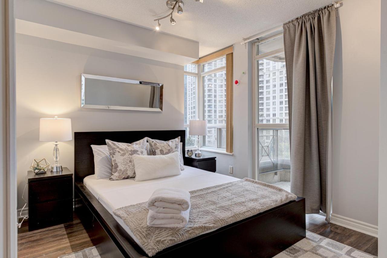 Pelicanstay At Square One Mall Mississauga Exterior photo