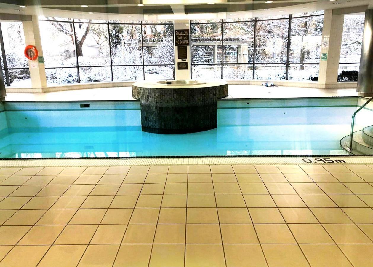 Pelicanstay At Square One Mall Mississauga Exterior photo