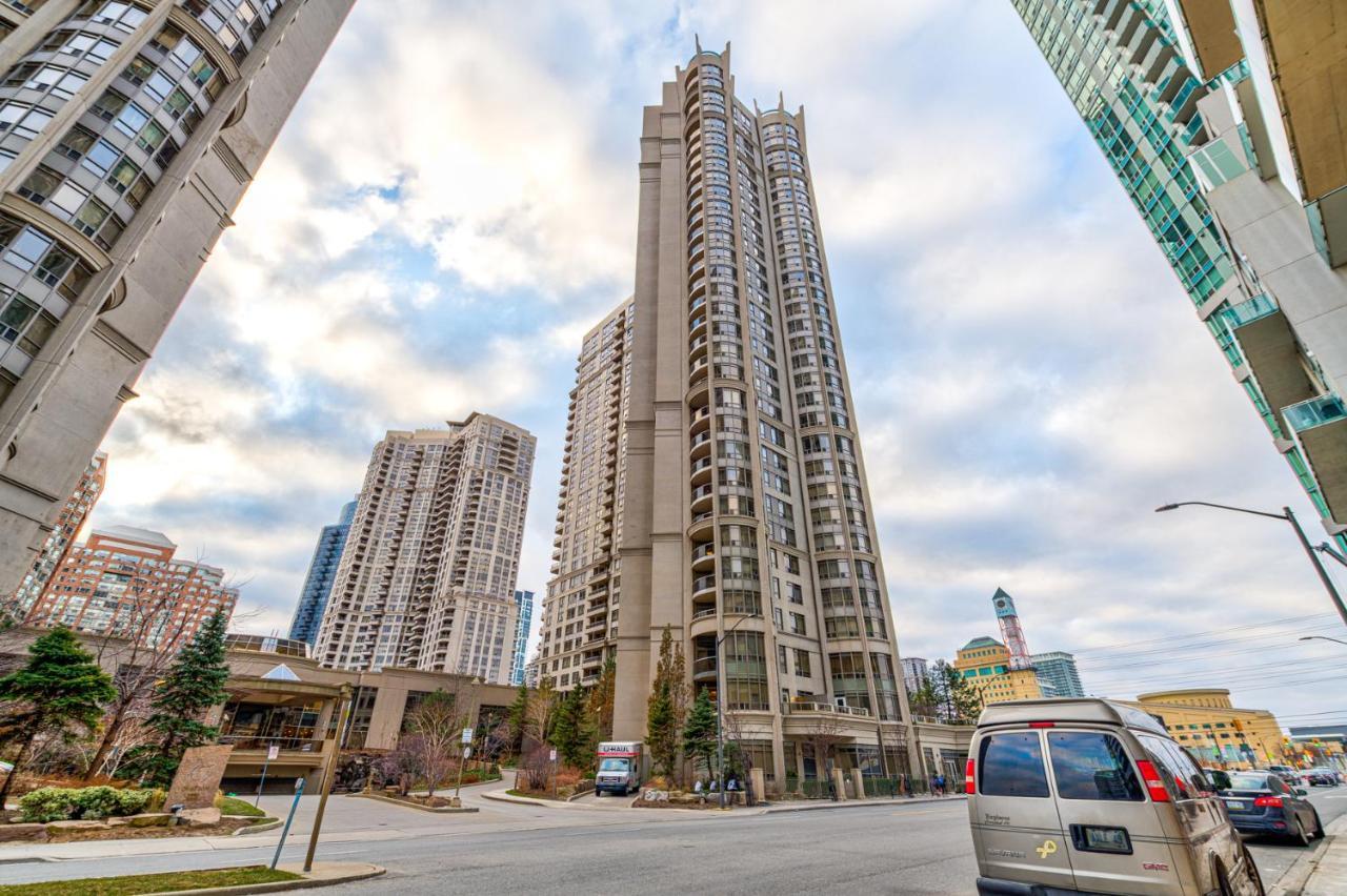 Pelicanstay At Square One Mall Mississauga Exterior photo